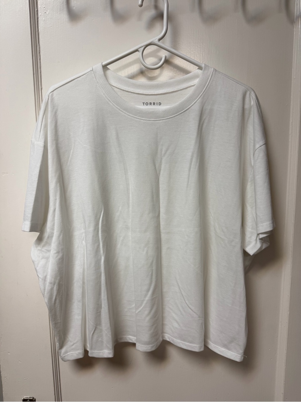 torrid White Short Sleeve Crop Tee